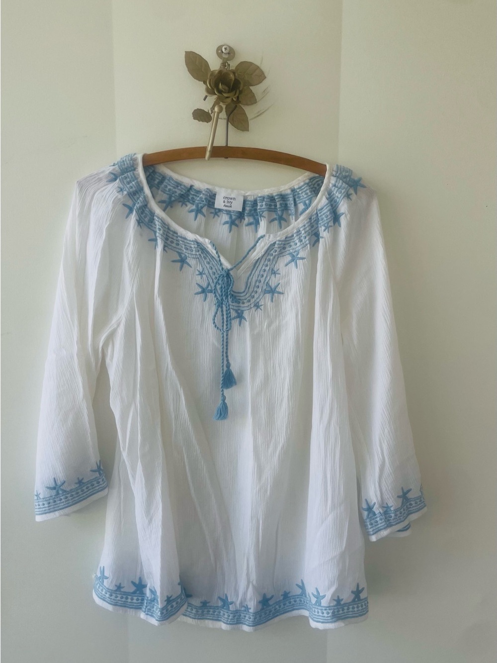 crown & ivy White luscious embroidered starfish peasant
